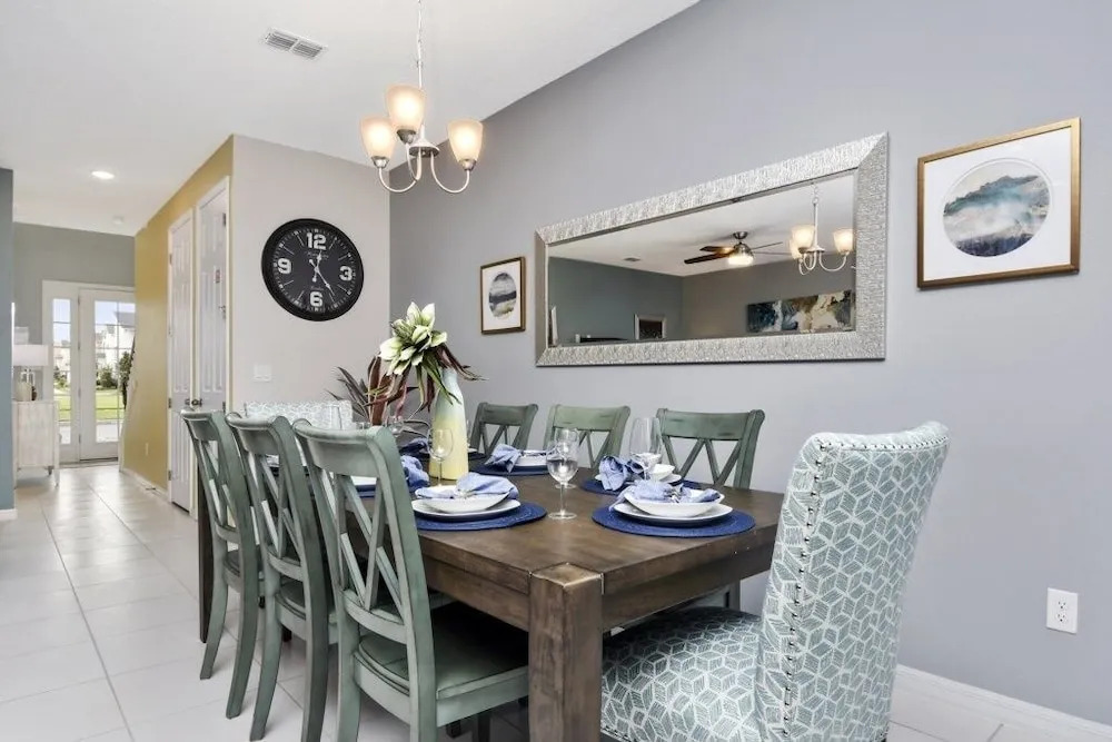 Be Our Guest At 1600cpc 4 Bedroom Townhouse by RedAwning