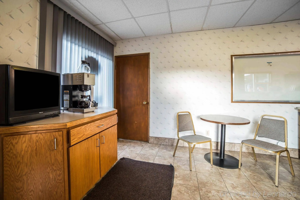 Rodeway Inn & Suites