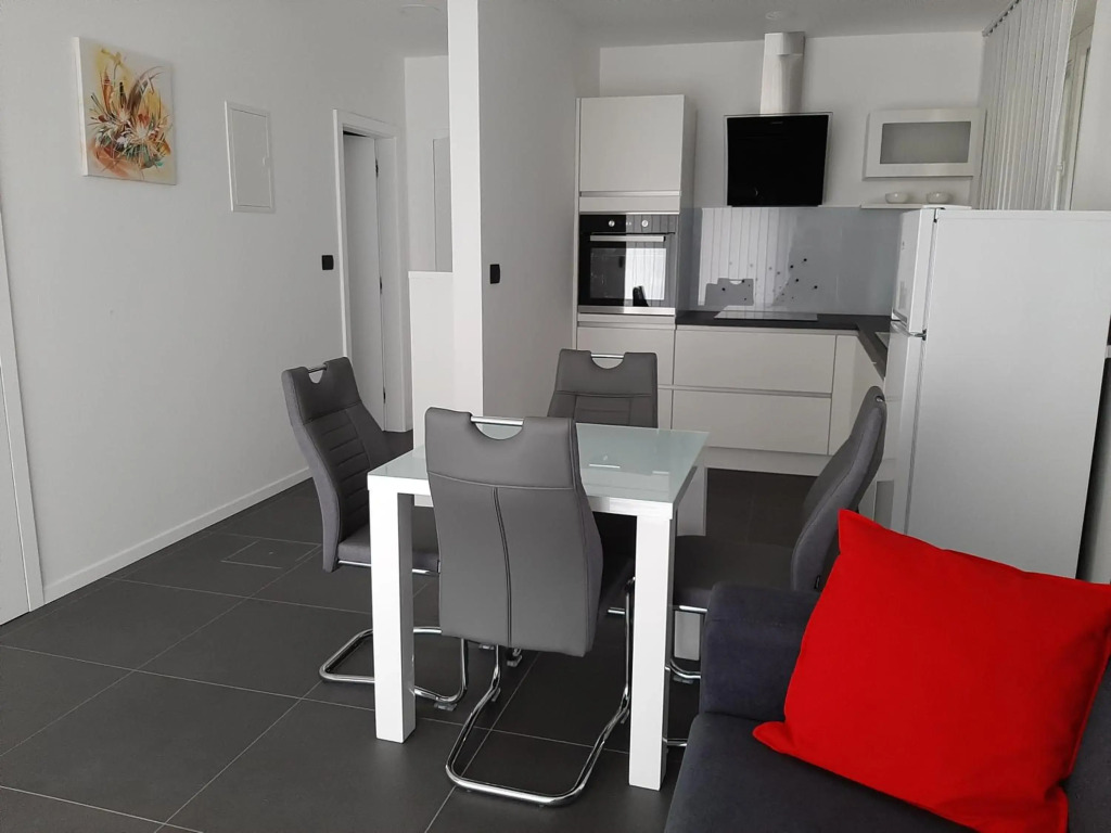 Seaview APARTMENTS HOJA