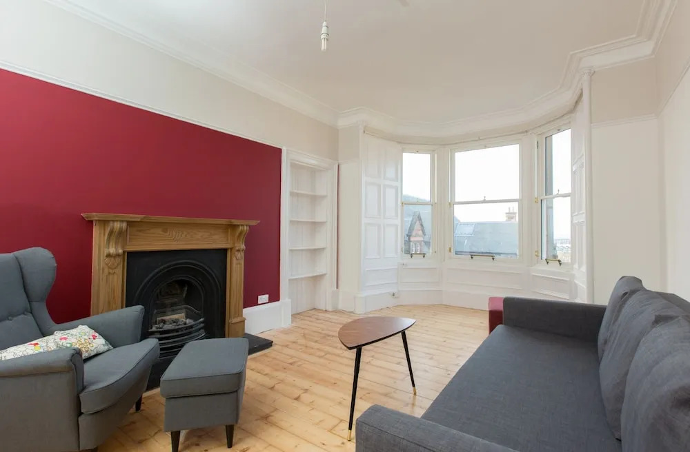 Spacious 1BR Flat With View in Edinburgh -sleeps 4