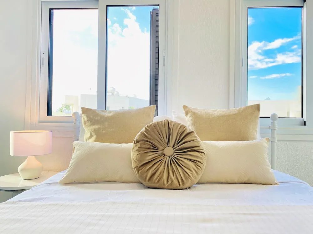 Phaedrus Living : Luxury Flat Lighthouse 75