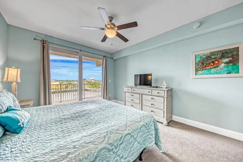 On the 3-d Floor, Laketown 324 - Large 2 BD , Great Views and Amenities