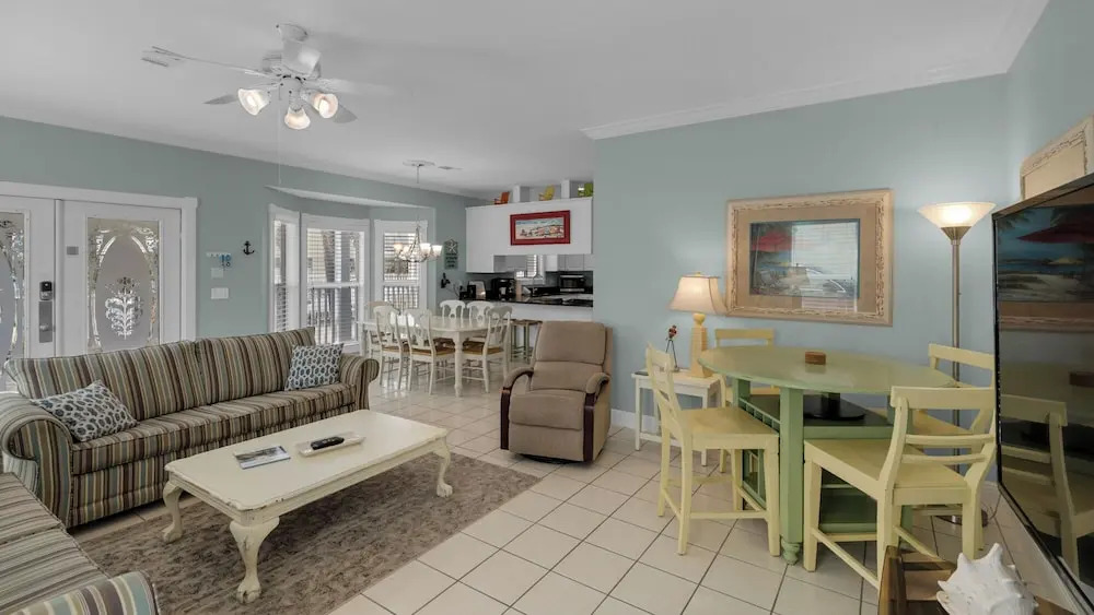 2 Minutes to Beach & Next to Pool - Free Beach Setup, Sleeps 12