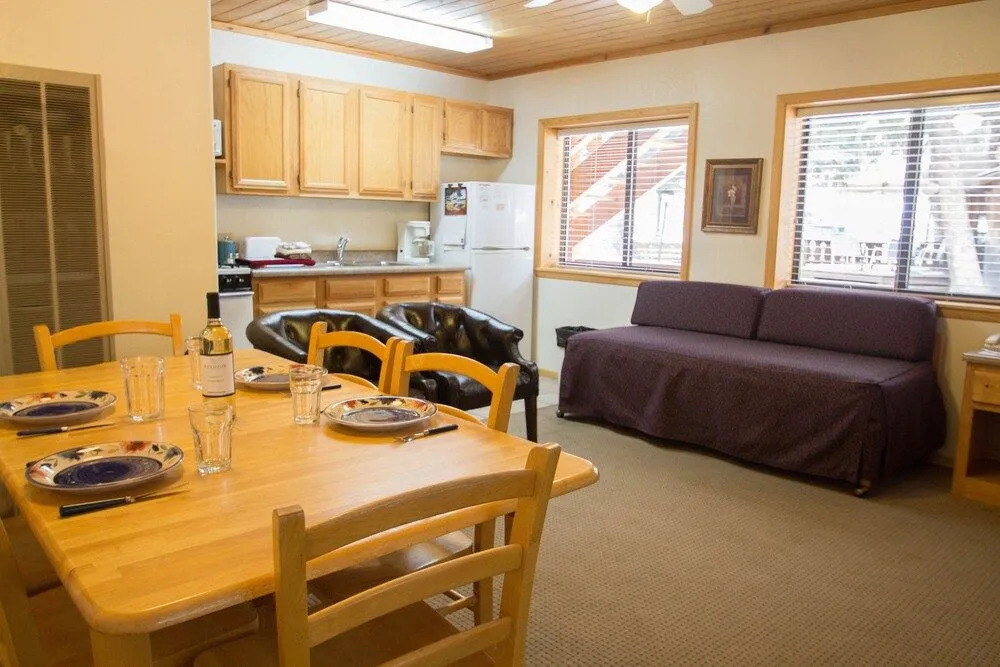 Thunderbird Lodge