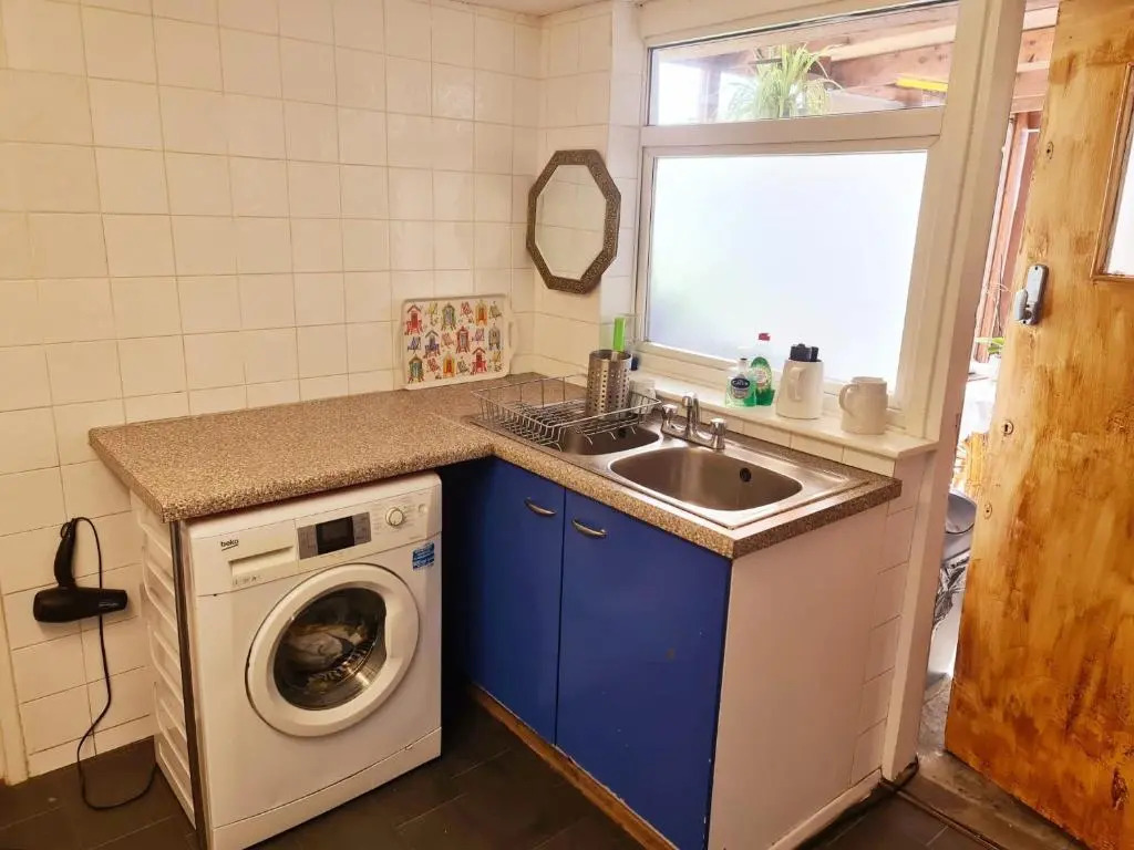 East of Ipswich Bed and Breakfast - Private & Dorm Rooms Suffolk