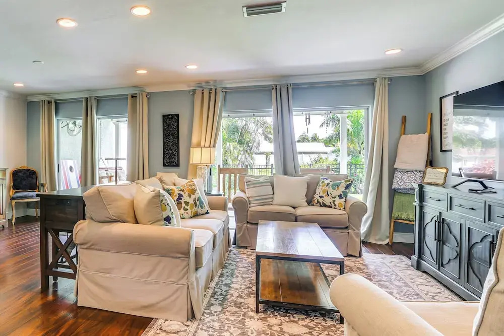 Naples Home Near 5th Ave South, Beaches & Zoo