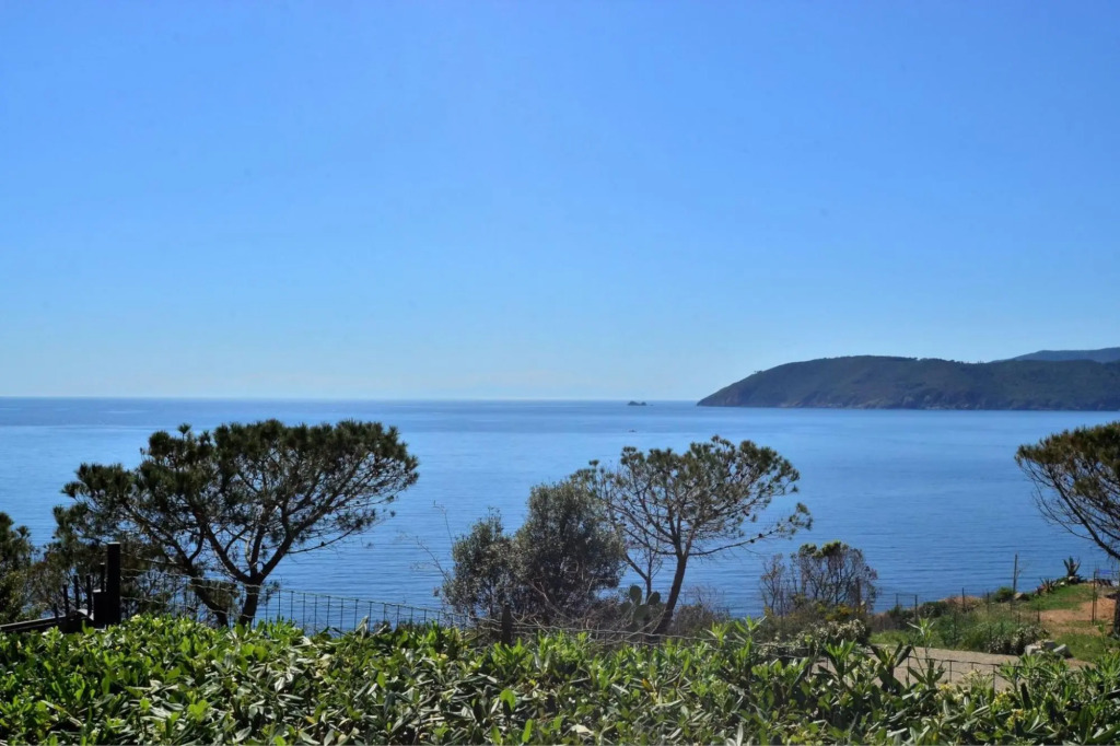 Uniquely located, quiet, facing the sea. 3 Rooms Villa, 6 Beds,  sea 80/100 mt.-Scrittore2 Villa Fiore