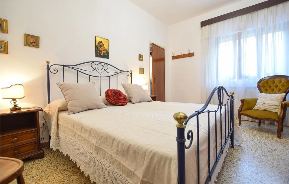 2 Bedroom Amazing Home In Massarosa