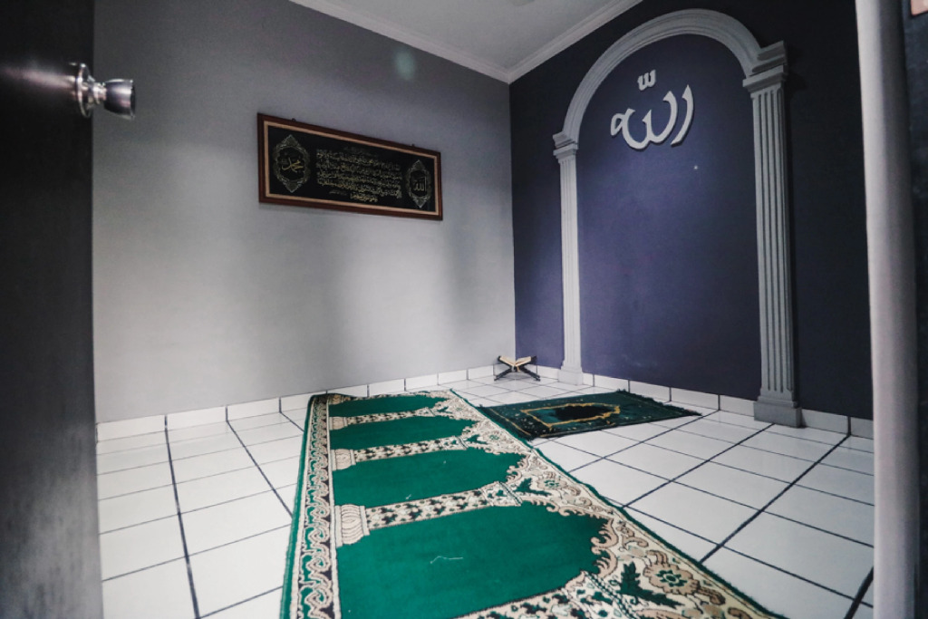 RedDoorz Plus near RS Fatmawati 2