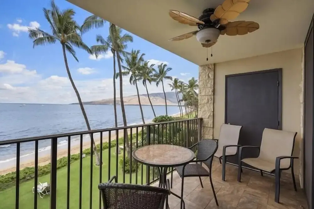 Kihei Beach, #305 1 Bedroom Condo by RedAwning