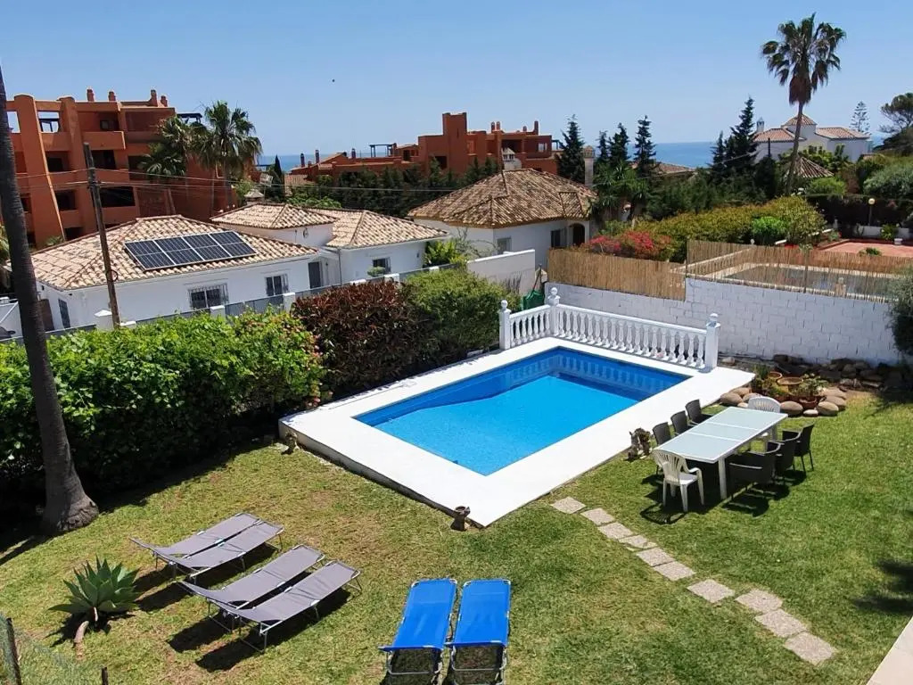Beautiful 5 Bedroom Villa, Sea Views, Private Pool