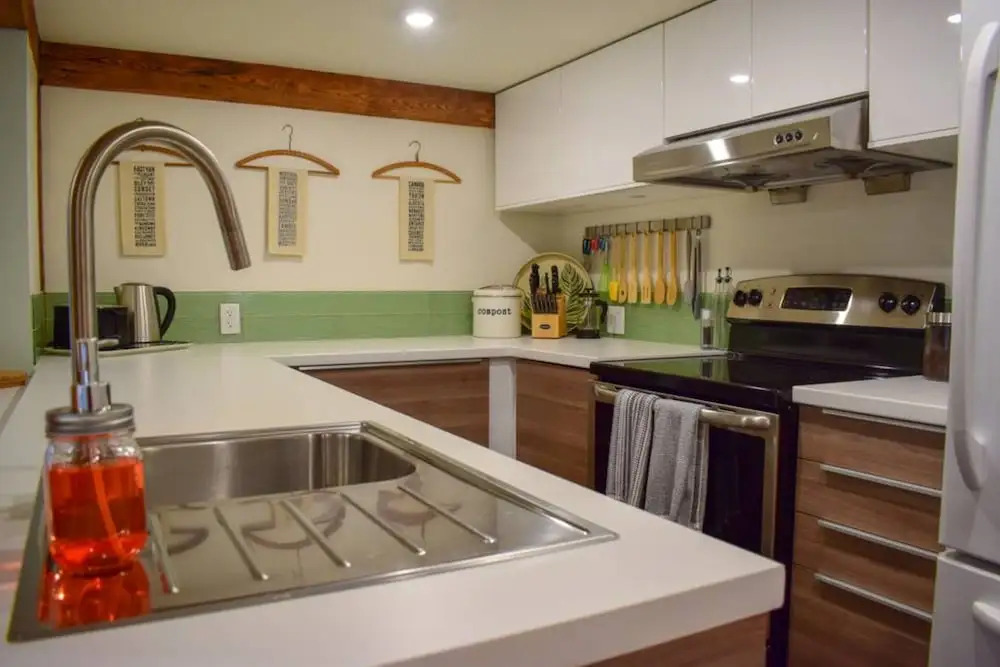 Modern 2 Bedroom West End Suite