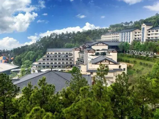 Wyndham Grand Plaza Royale Peach Blossom Hot Springs Resort