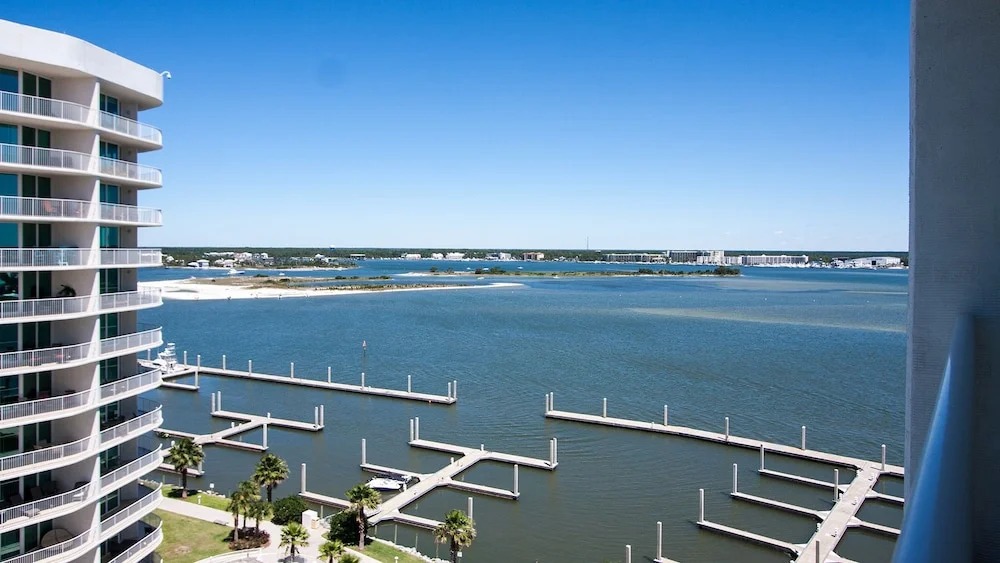 Poolside Views Two Bedroom Two Bathroom - Unit Crd1016