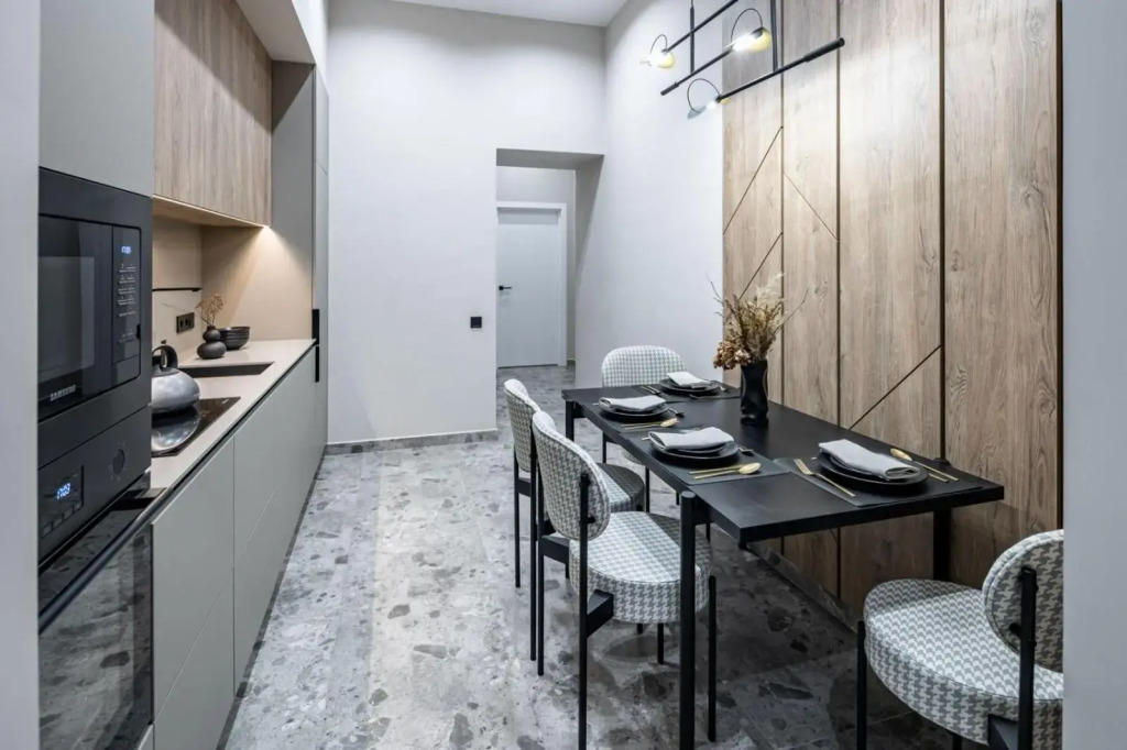 Apartment On Kulisha 28