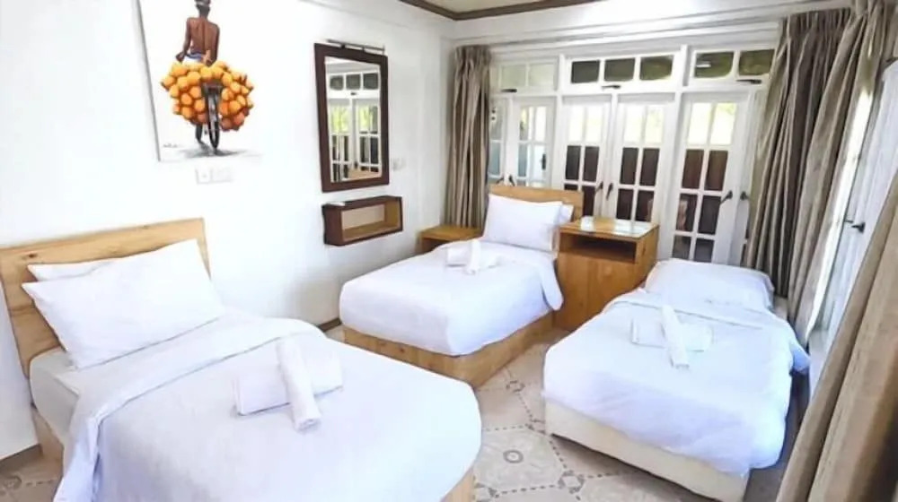 TWIN PALMS Surfhouse