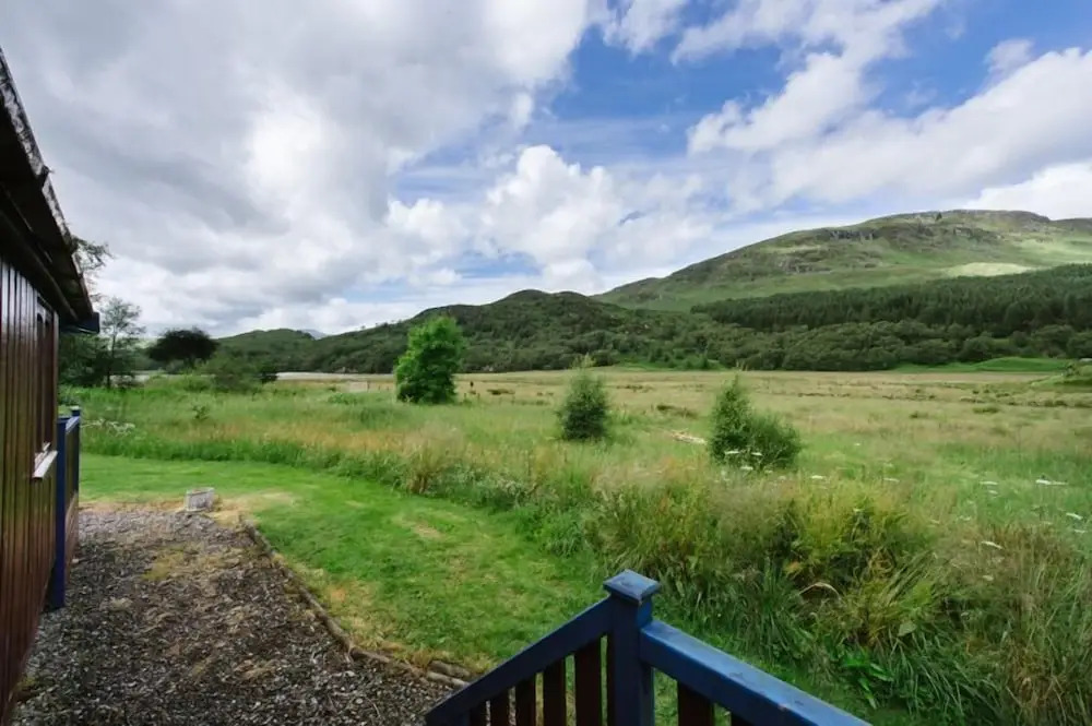 Lapwing Lodge with loch and mountain view