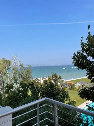 Le Petit Du Lac