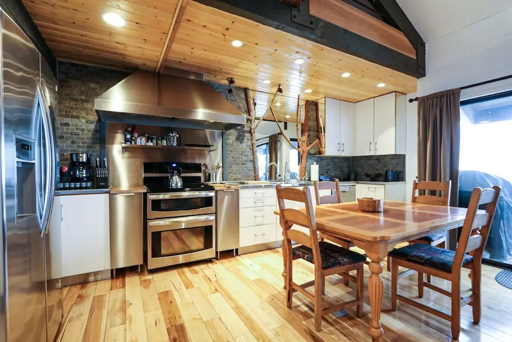 Bigwood 80 Remodeled, Private Washer Dryer, Close to Eagle Lodge by RedAwning