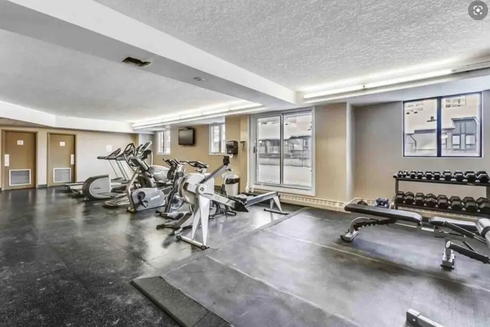 Cozy and Central DT Home w Gym Coffee Parking BBQ