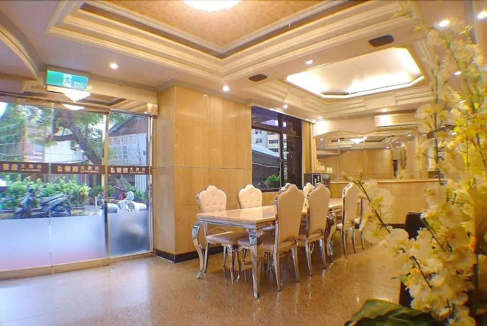 Lo Fo Hotel