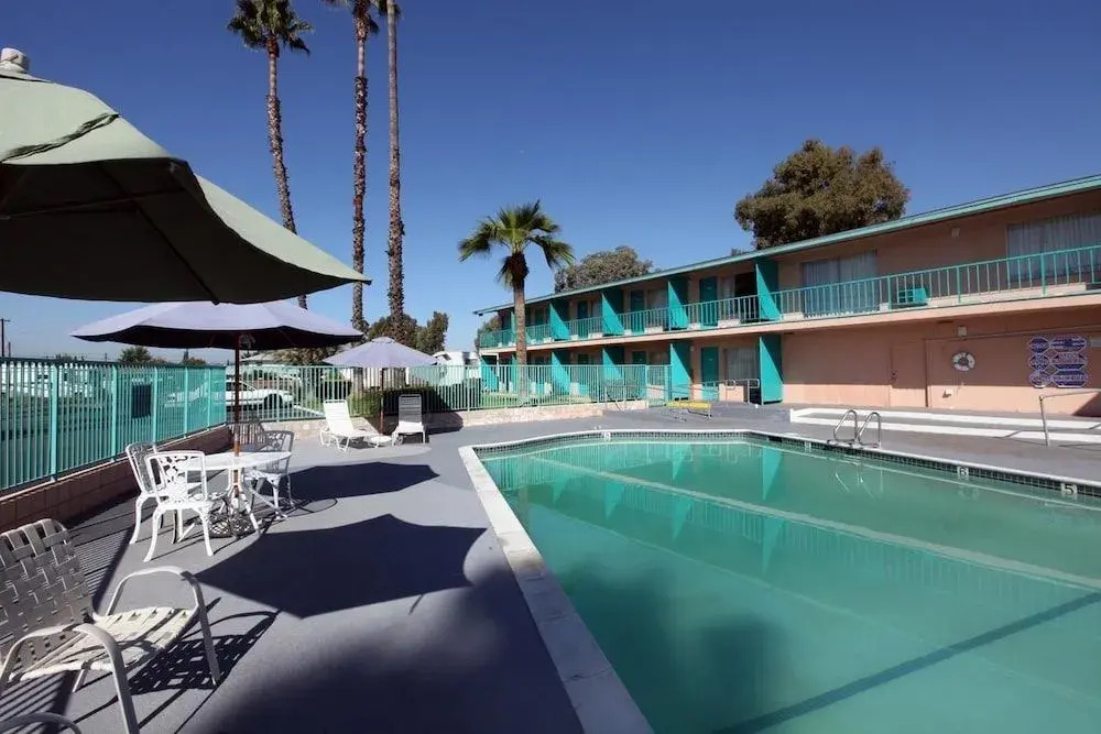 Best Inn & Suites