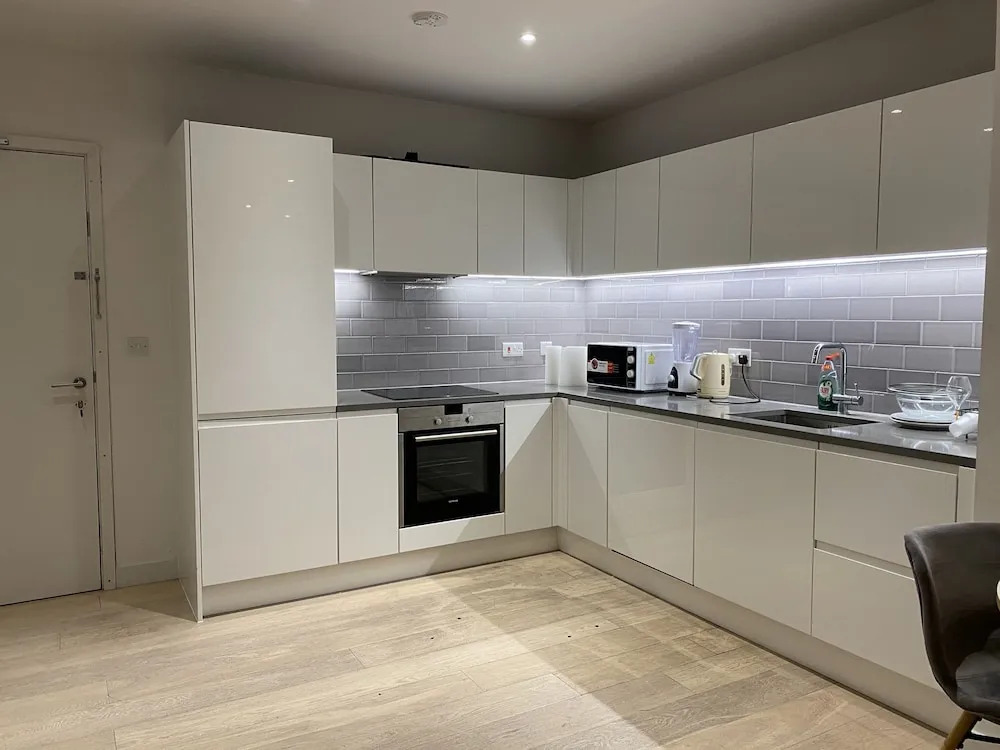 Immaculate 1-bed Condo in Royal Wharf London