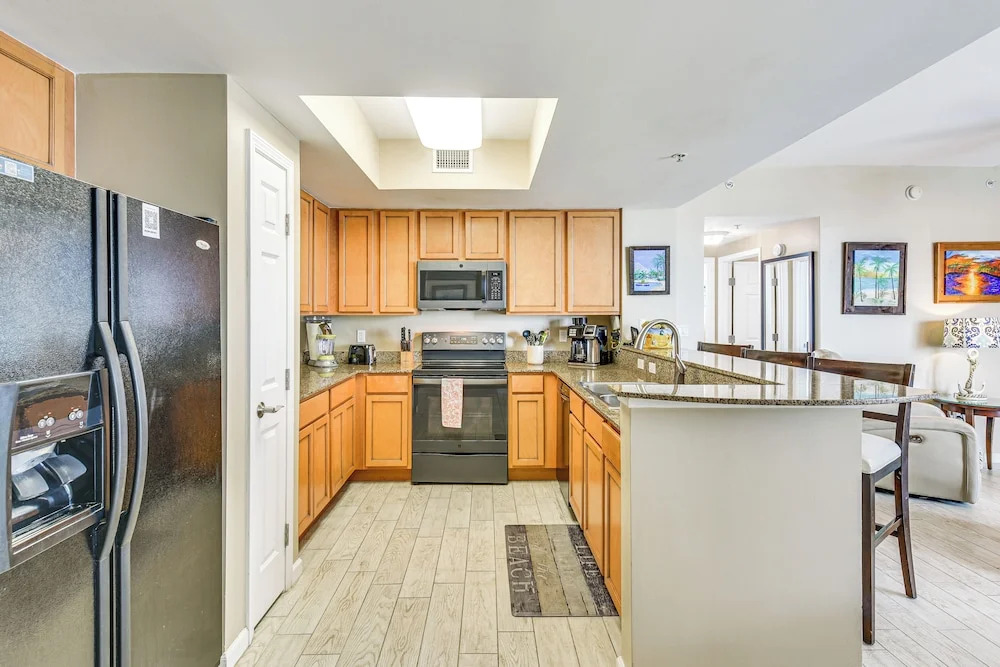 Walk to Beach: Poolside Oasis in Palms of Destin!