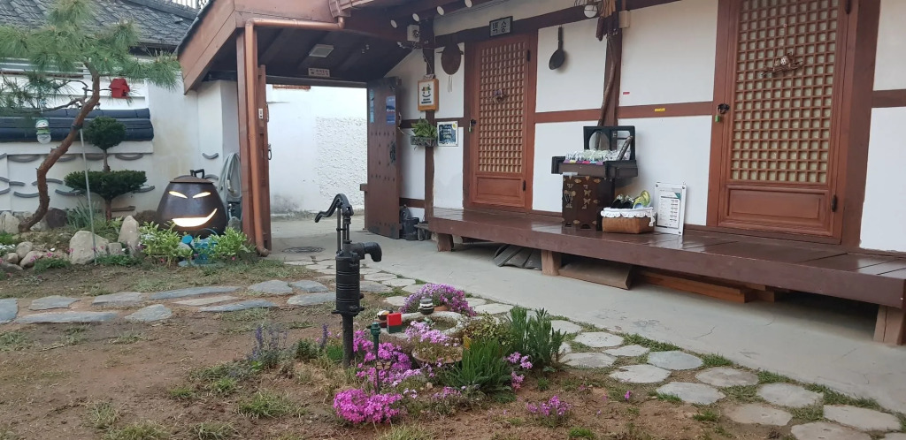 Hanulgiwa Hanok Stay
