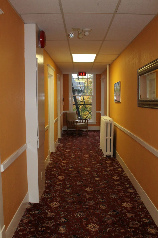 James Bay Inn Hotel, Suites & Cottage