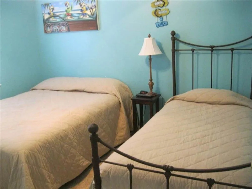 Drayton 402 - 3 Br Condo