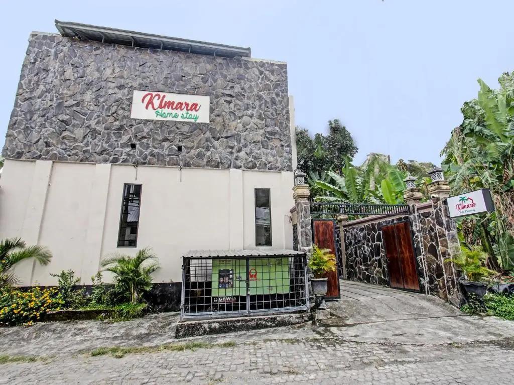 OYO 91696 Kimara Homestay & Resto