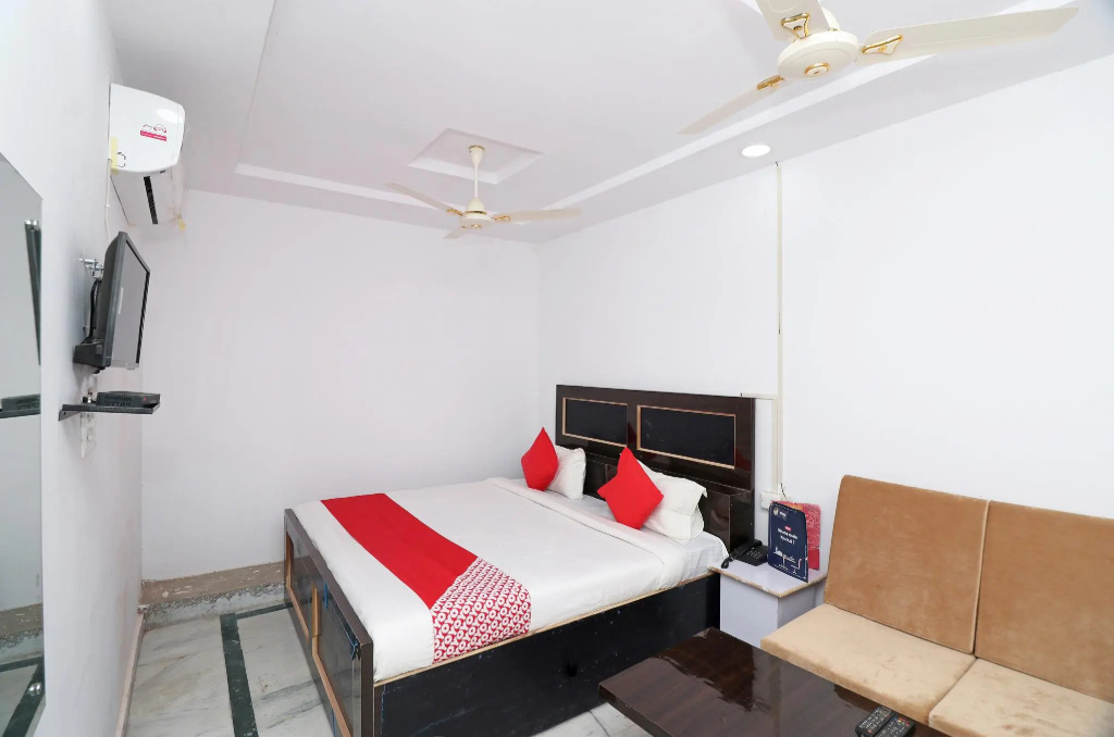 OYO Flagship 23207 Hotel Raj Shree
