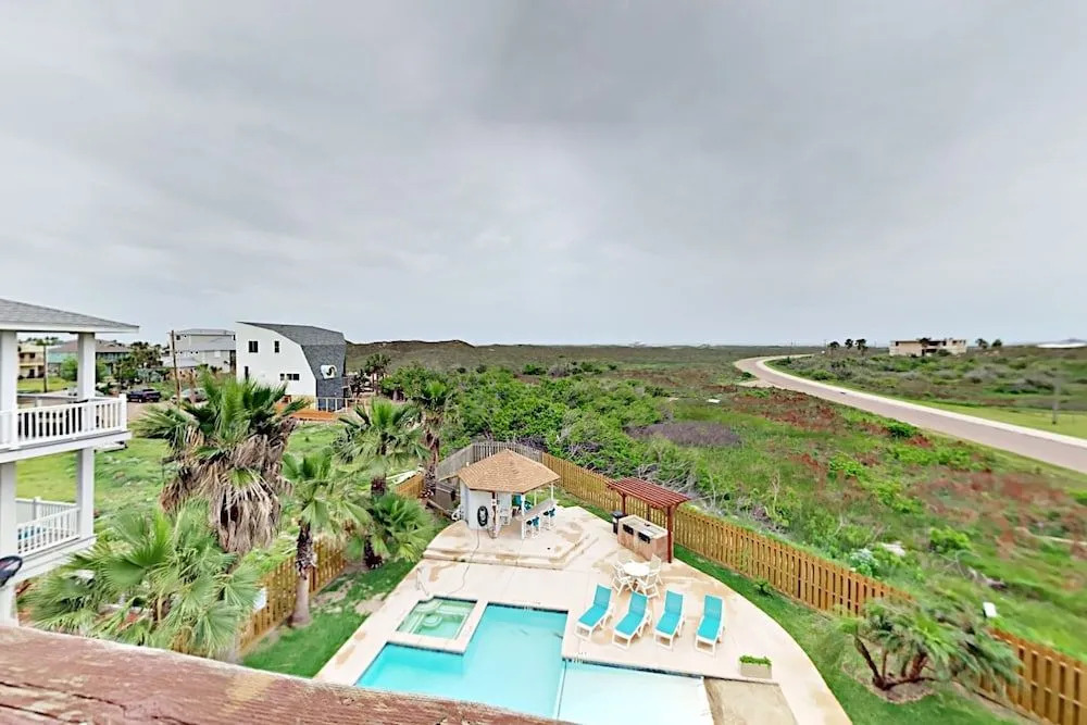 142 Sea Breeze 1 Bedroom 1 Bathroom Condo