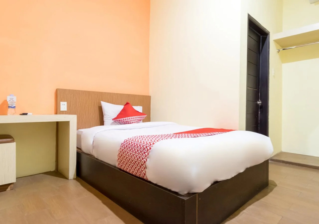 OYO 996 Hotel Transit
