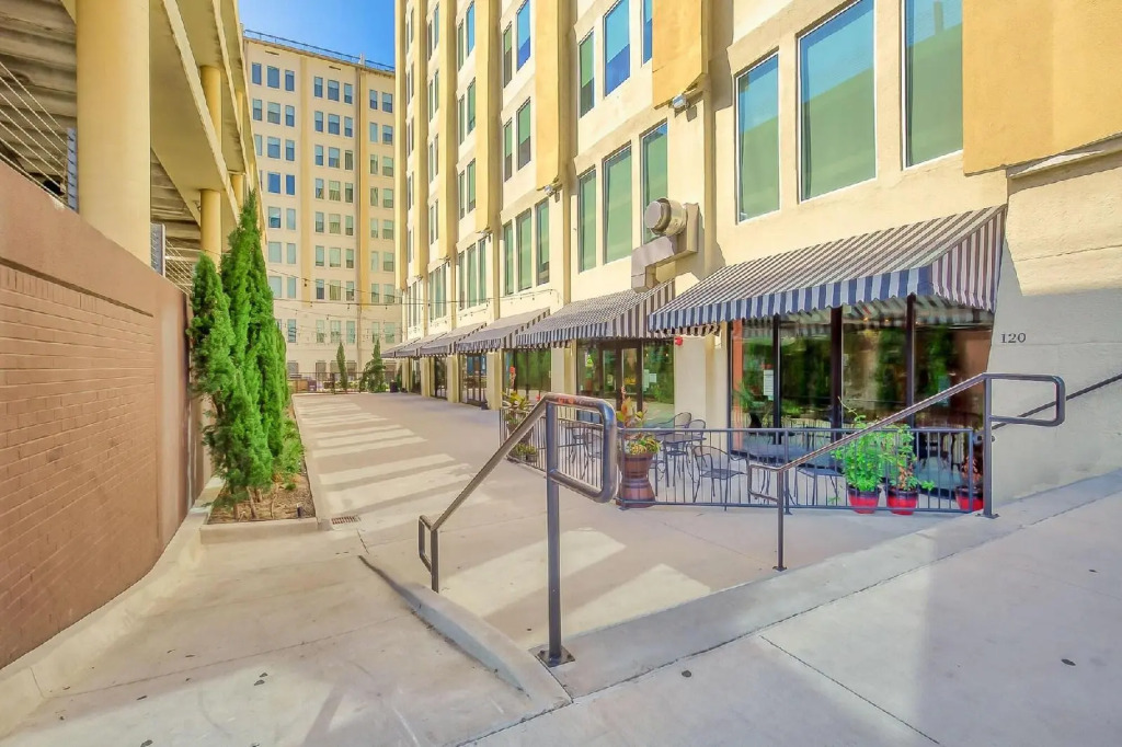 Luxury Downtown Dallas Stay by Amyfinehouse