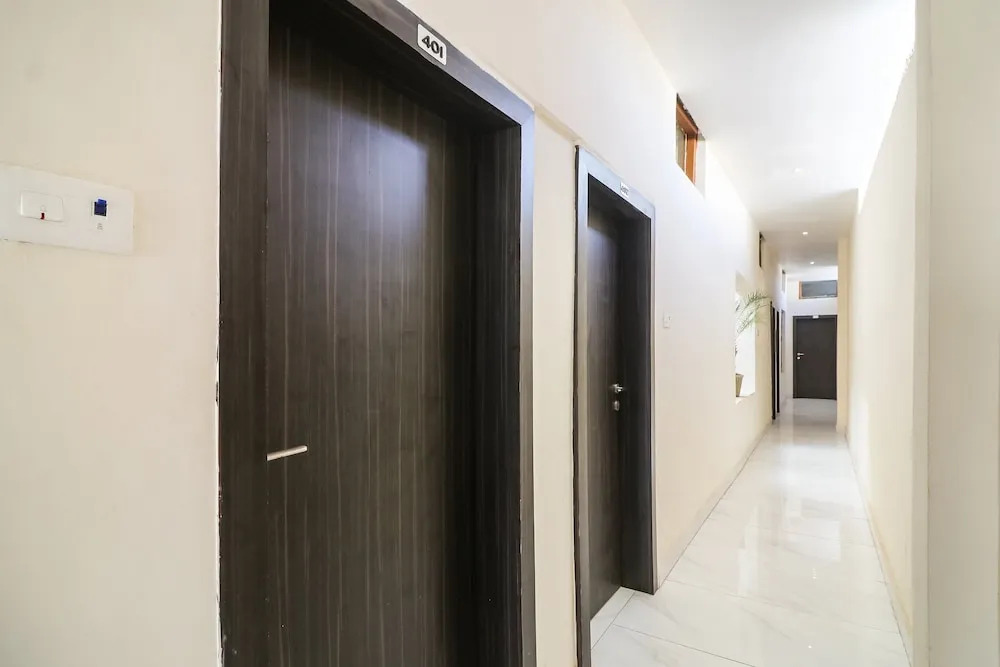 OYO 28789 Hotel Adarsh