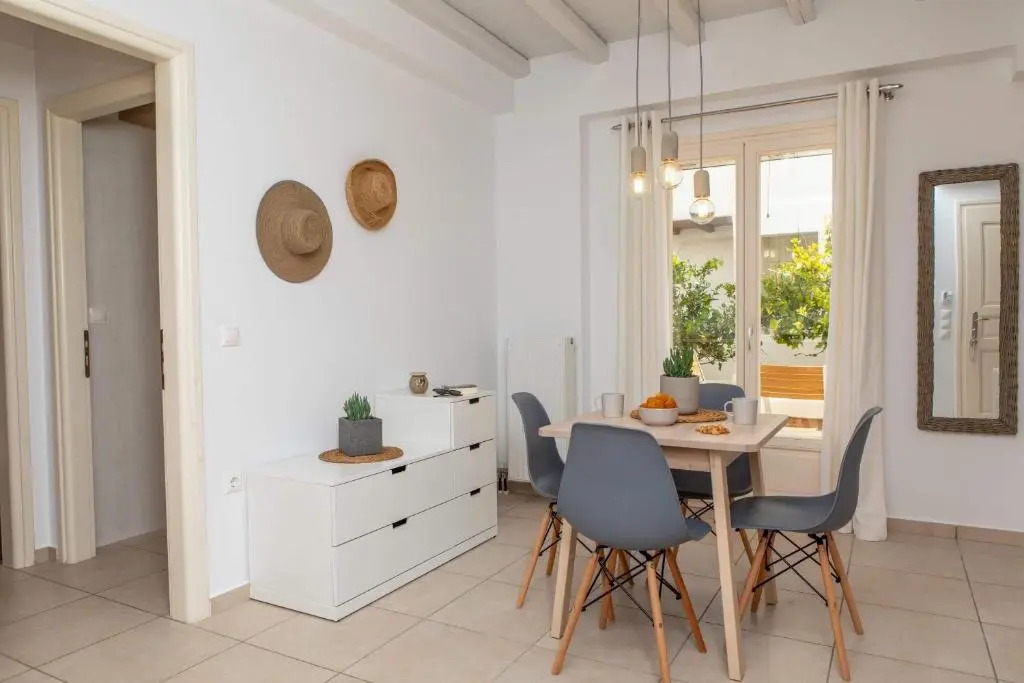 Sorokos Suite 8