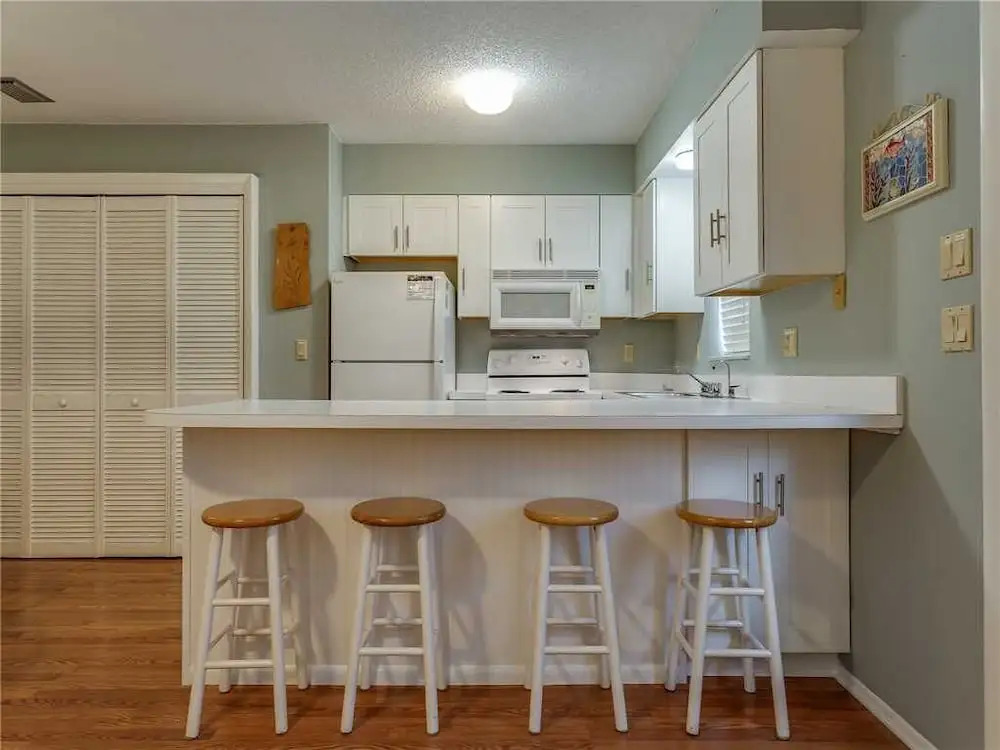 Sea Horse Manor, 6 Bedrooms, Sleeps 18, Heated Pool, Pet Friendly
