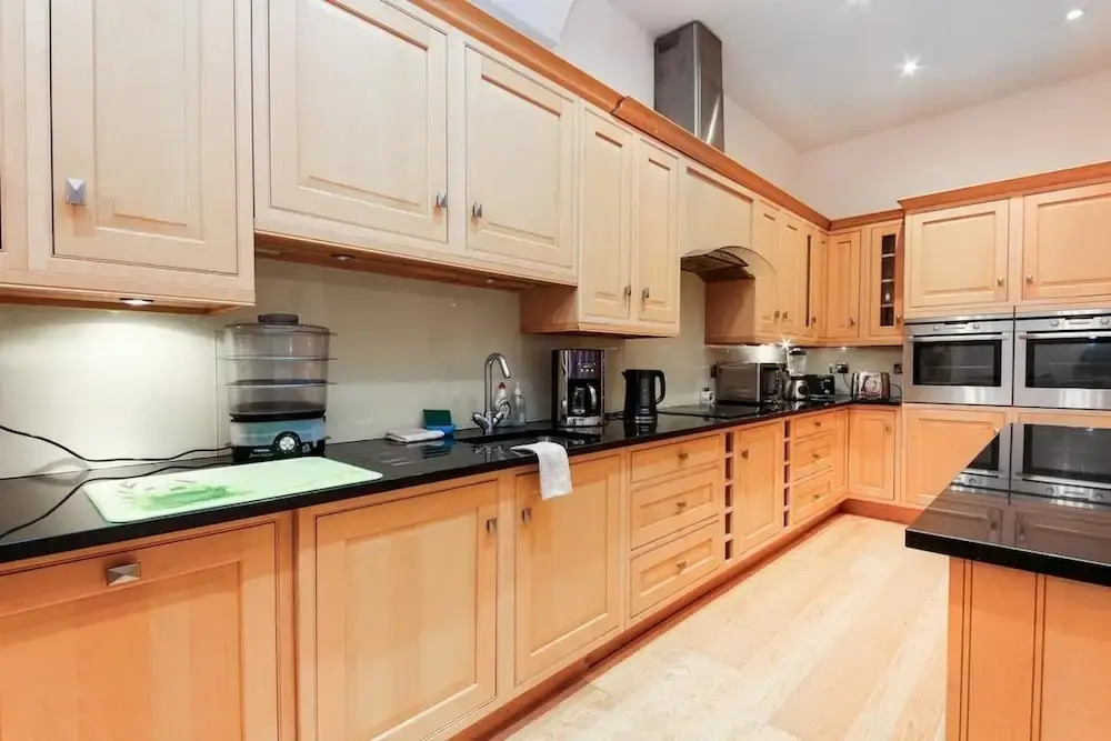 Specious Family Kensington 5-bed House, Sleeps 10