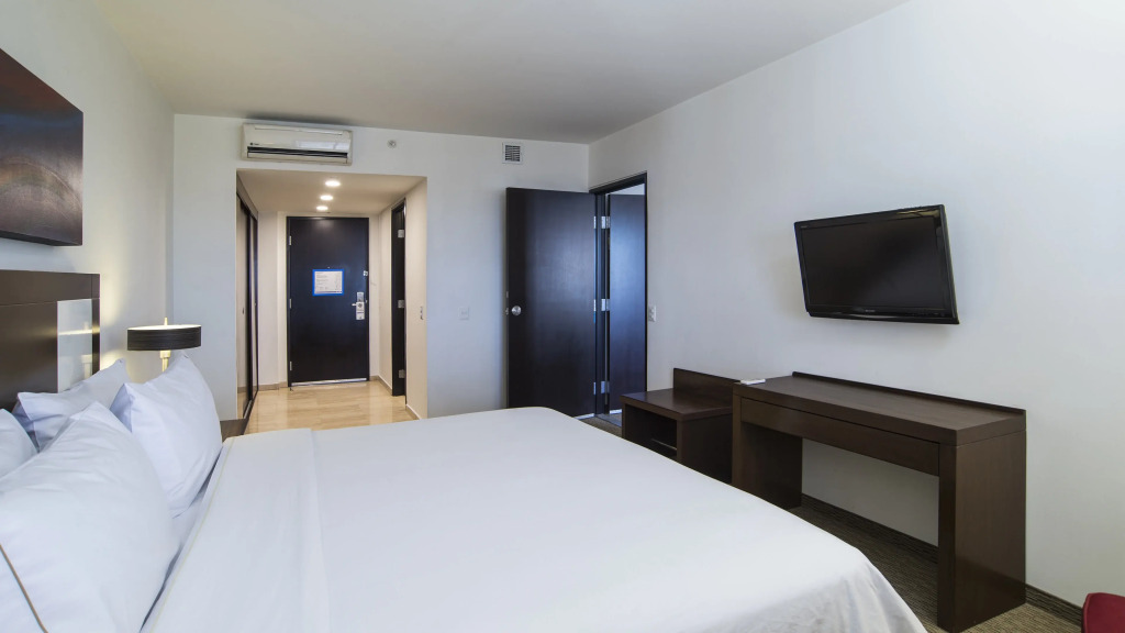 Holiday Inn Guadalajara Patria-Universidad by IHG