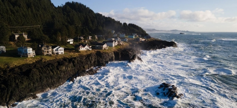 Whale Pointe 2 Br cottage by RedAwning