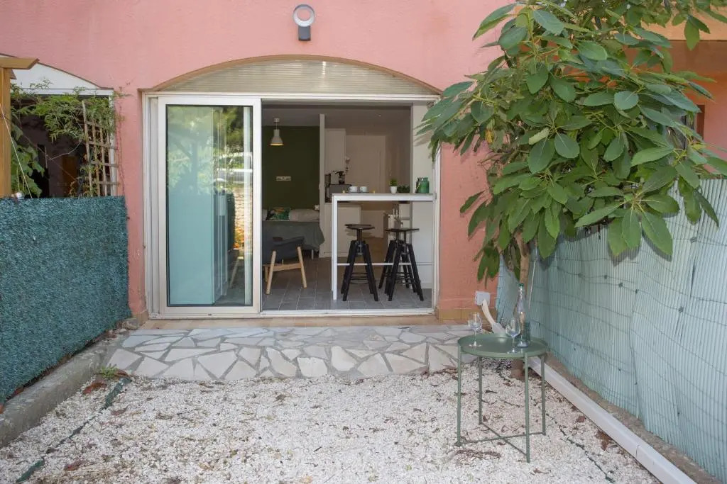 Joli studio avec jardin bord de mer