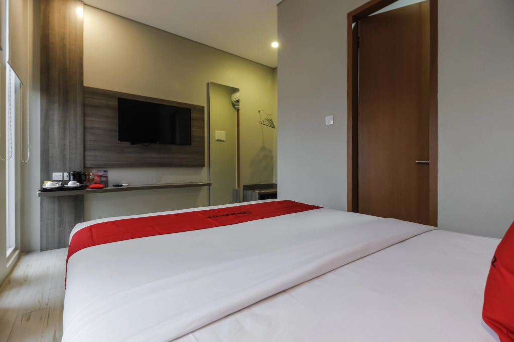 RedDoorz Plus near Tebet
