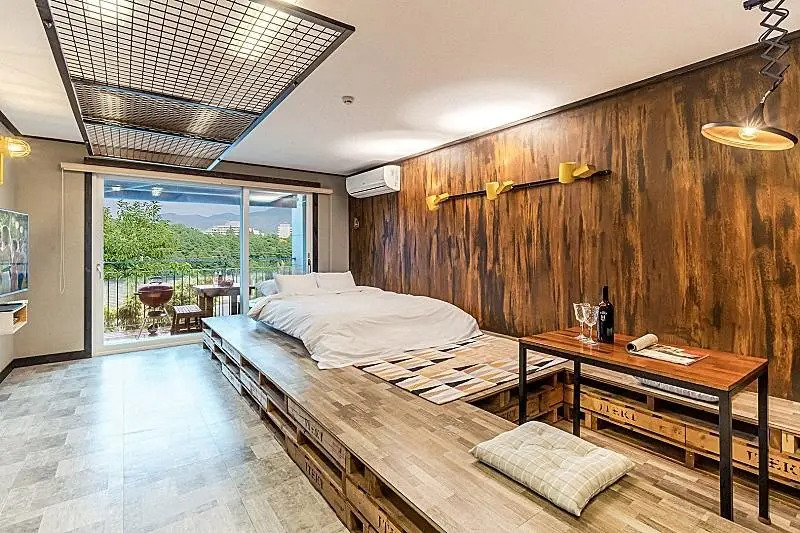 Gyeongju Blue Note Pension (Warm Water Infinity Pool)