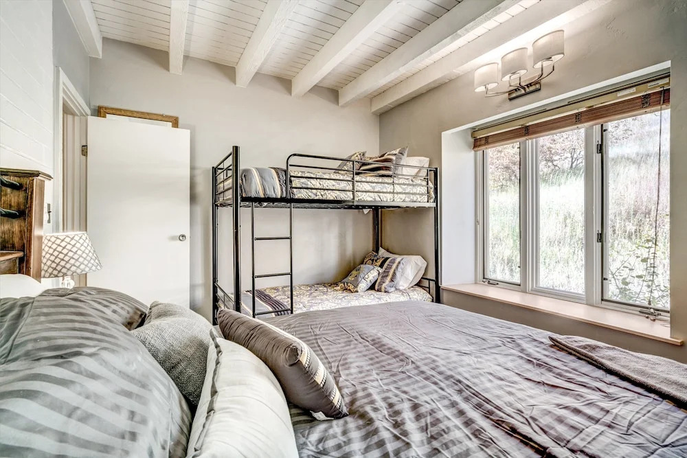 Stunning Condo Across from the Slopes by RedAwning