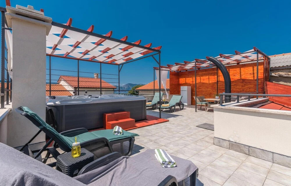 Nice Home in Pinezici with Hot Tub, WiFi & 4 Bedrooms