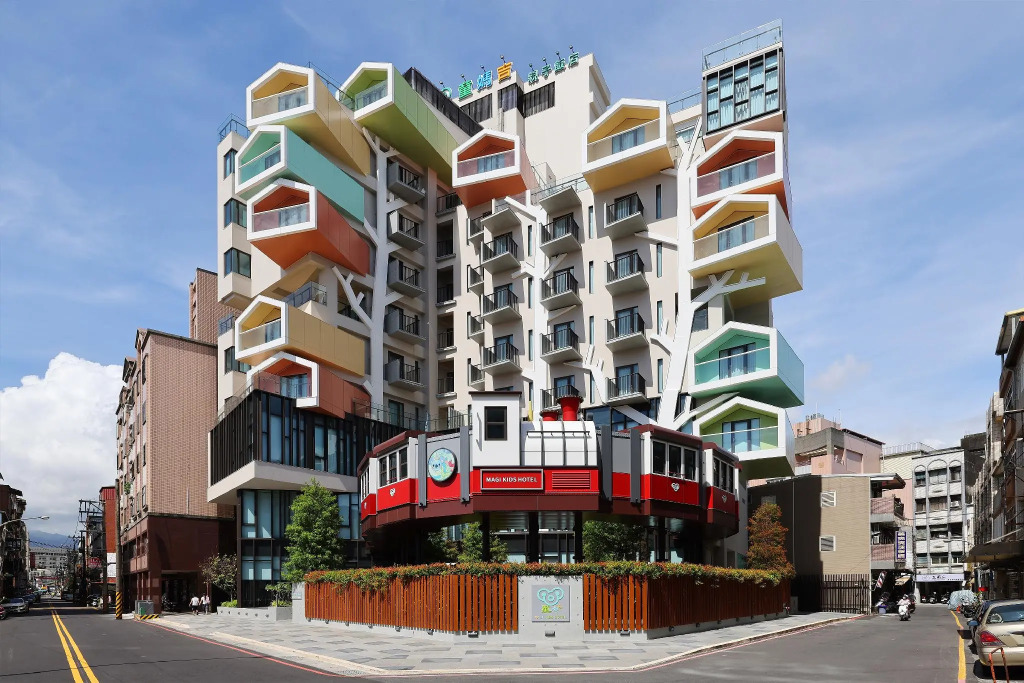 CHECK inn MAGI Kids Hotel