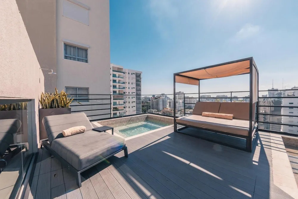 Breakfast Included at Regatta Living 605