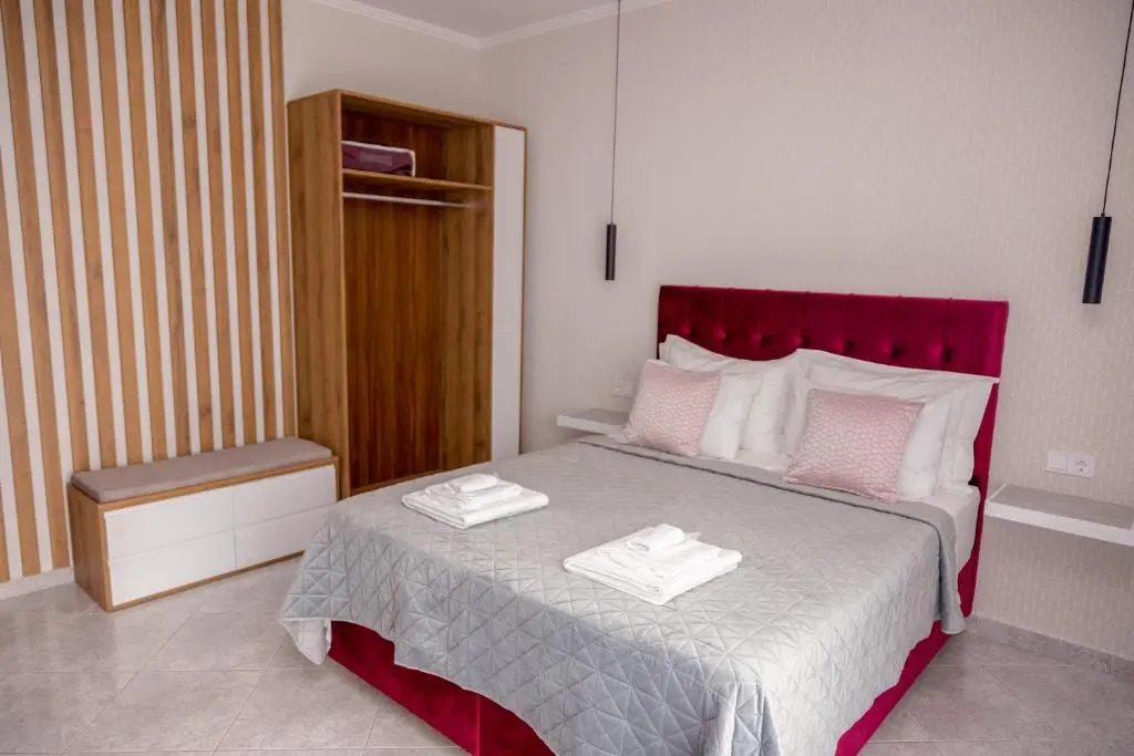 Outstanding Private Apartment Near City Center with Balcony